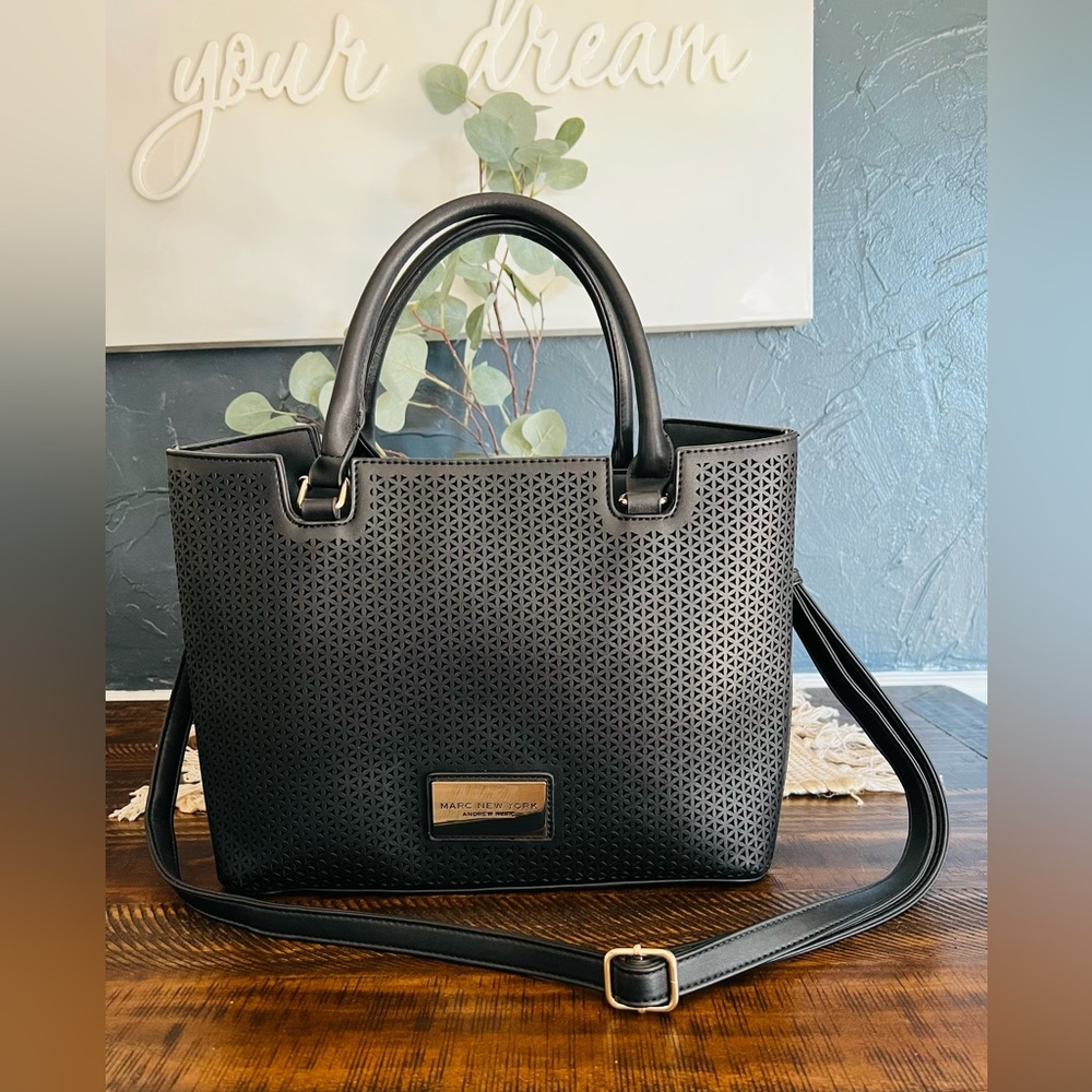 Like New Marc New York Andrew Marc black shoulder / crossbody bag Vegan leather